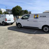 Secma – décoration véhicule par pose de textes adhésifs et logo imprimé sur du vinyle – 33270 Floirac