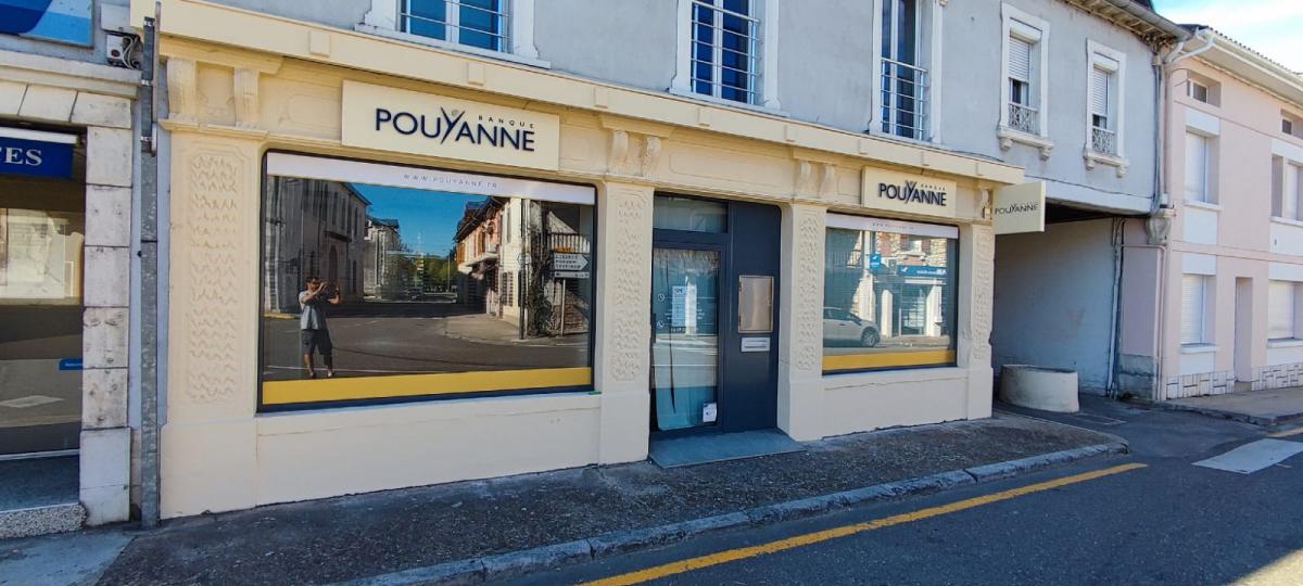 Banque Pouyanne – pose de film solaire argent sur vitre – 40280 Saint Pierre du Mont